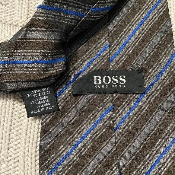 Hugo Boss brown striped silk tie. - Picture 3 of 5